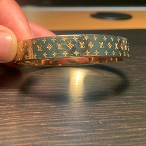 Louis Vuitton Nanogram Cuff Gold — (Sz. M)